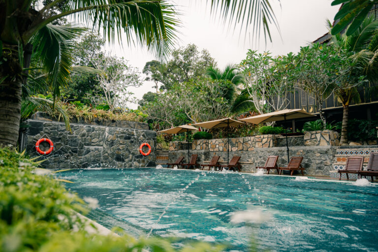 Swimming Pool & Jacuzzi